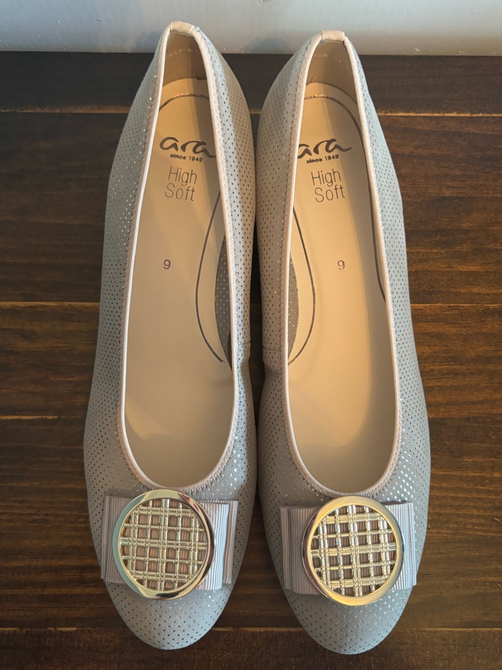 Ara Women's Light Gray High Soft Ballet Flats with Gold Medallion